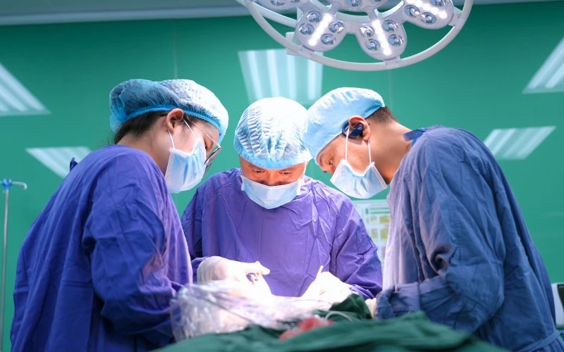 Sợ liệt mặt nhiều năm không dám mổ u tuyến nước bọt