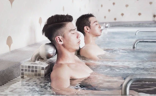 Tắm bồn nước nóng có ảnh hưởng đến chức năng sinh lý đàn ông?