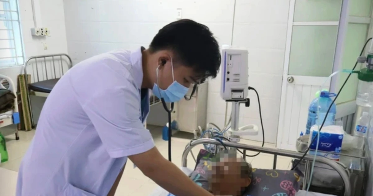 Đang phát biểu tại lễ cưới, bệnh nhân ngã quỵ, ngừng tim