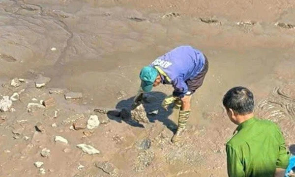Phát hiện bộ xương người dưới lớp bùn góc ao cá ở Hải Phòng