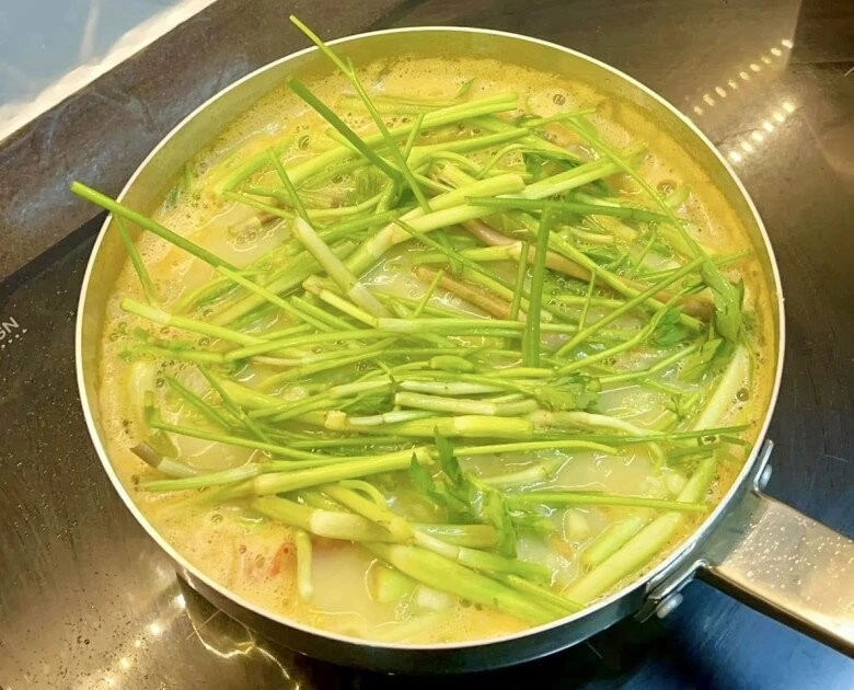 Cách làm canh khoai tây nghiền rau cần thơm ngon, dễ thực hiện