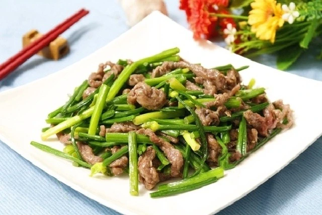 9 món ngon từ rau hẹ giúp quý ông sung mãn