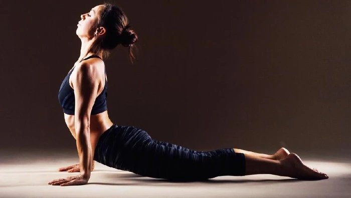 5 bài tập tại nhà giúp kéo giãn cột sống, cải thiện chiều cao, vóc dáng