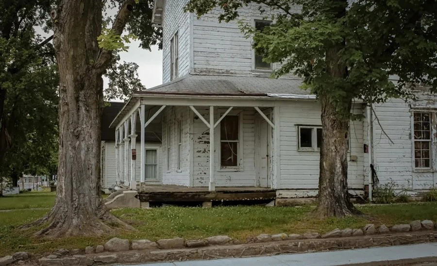 Bên trong thành phố bán nhà chỉ 1 USD