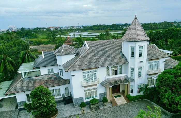 Biệt thự sang trọng của đại gia Việt trước khi "ngã ngựa"