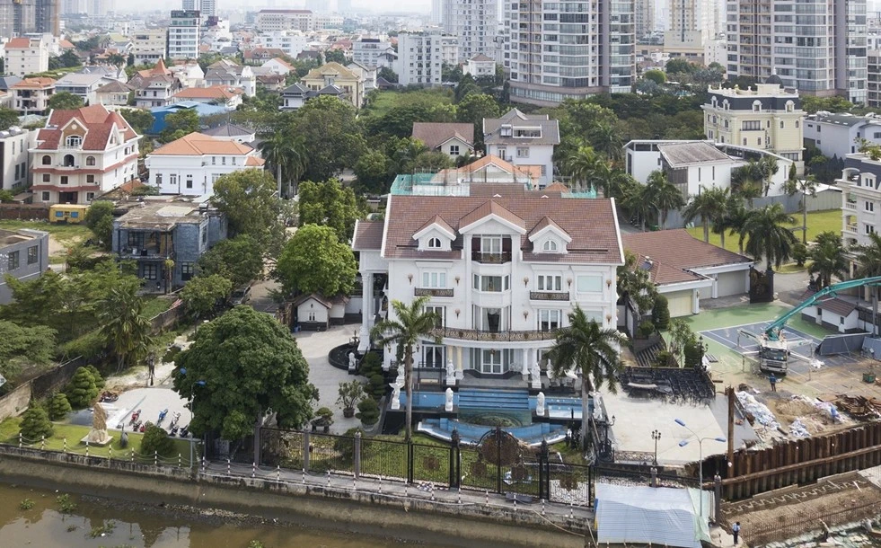 Bên trong biệt thự dát vàng của gia đình tỷ phú Johnathan Hạnh Nguyễn