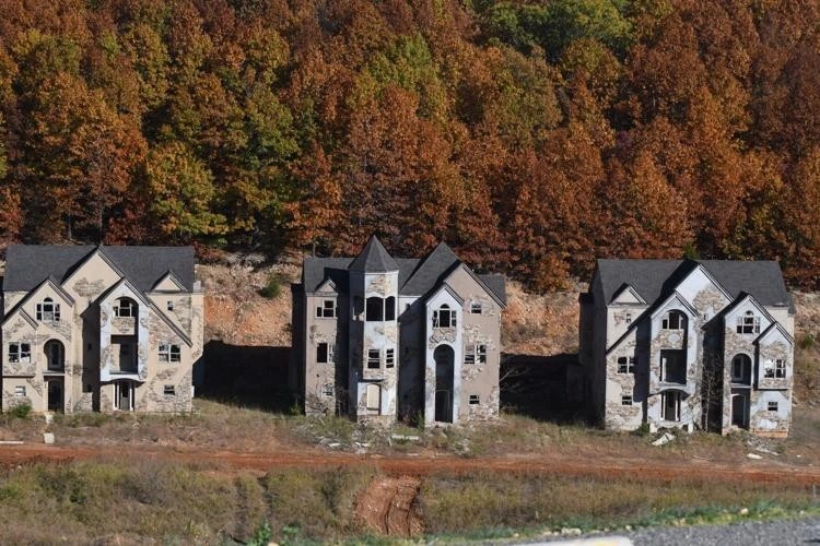 Bí ẩn khu nghỉ dưỡng hơn 42.000 tỷ đồng bị bỏ hoang cả thập kỷ