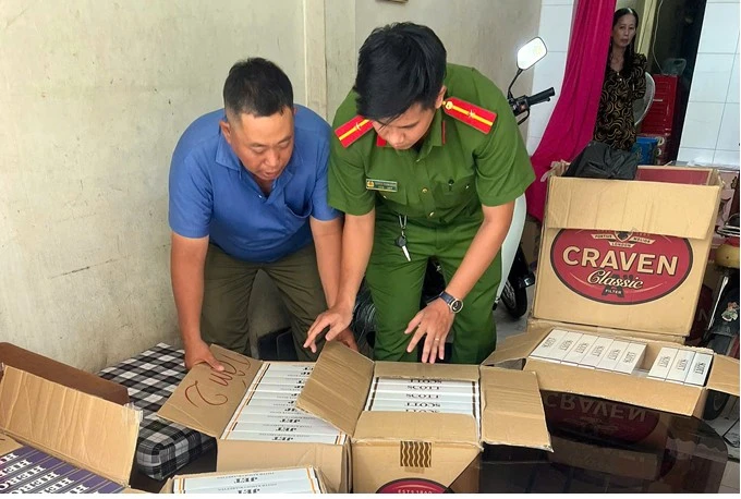 Công an Cần Thơ bắt giữ 3 đối tượng tàng trữ hơn 5000 bao thuốc lá lậu