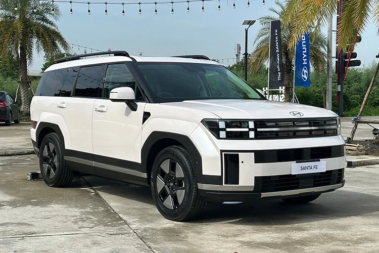 Đại lý nhận cọc Hyundai SantaFe 2025 bản Hybrid, khoảng hơn 1,3 tỷ đồng