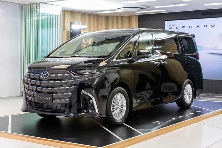 Triệu hồi Toyota Alphard tại Việt Nam vì lỗi hệ thống sấy kính