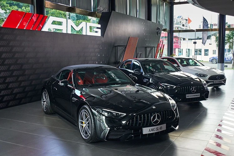 Hàng loạt xe sang "đại hạ giá" cuối năm, có mẫu ôtô giảm cả tỷ đồng