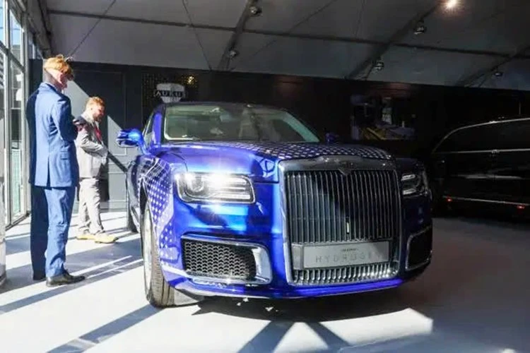 Limousine Aurus của Tổng thống Putin có bản chạy 870km "không ăn xăng"