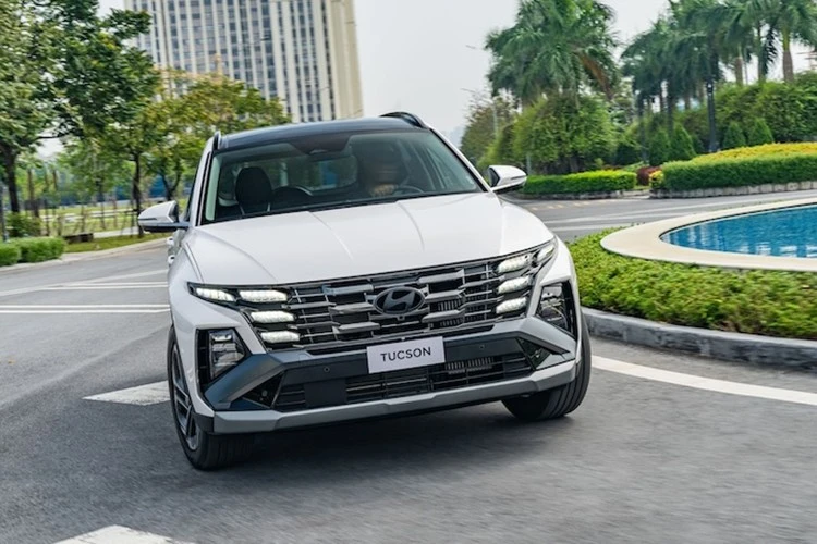 Hyundai Tucson giảm 58 triệu tháng 12/2025, quyết "khô máu" với tân binh