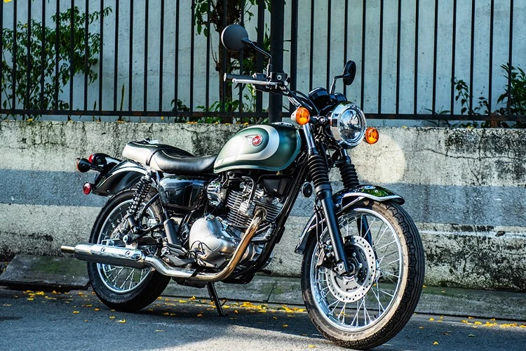 Xe môtô Kawasaki W230 2025 vừa ra mắt Việt Nam, giá 125 triệu đồng