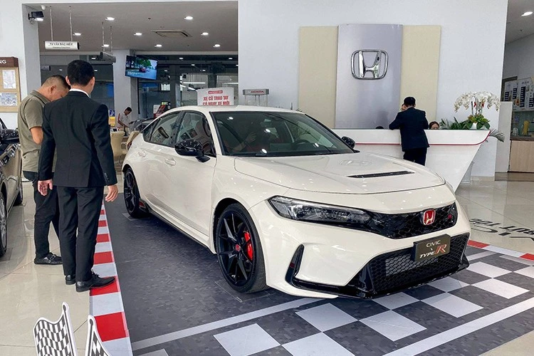 Honda Civic Type R giá gần 3 tỷ bất ngờ "khai tử" tại Việt Nam?