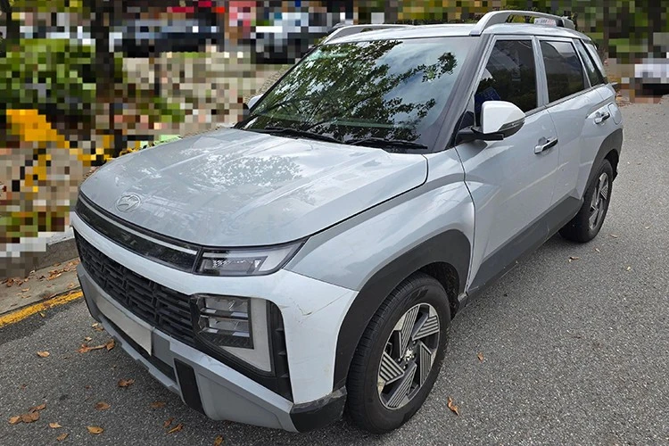 Hyundai Venue 2026 lộ diện không che chắn trên đường phố