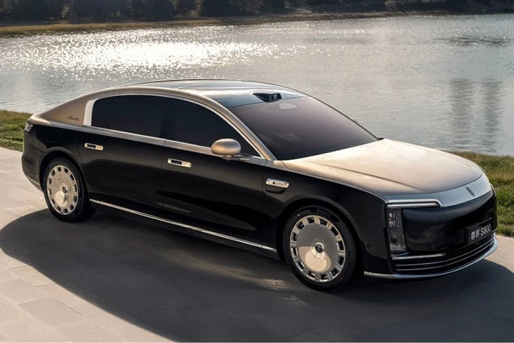 Maextro S800 của Huwei vượt mặt BMW 7-Series trong phân khúc xe sang