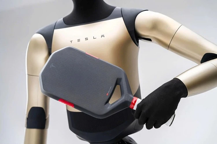 Tesla ra mắt vợt Pickleball Selkirk khí động học, giá hơn 9,1 triệu đồng
