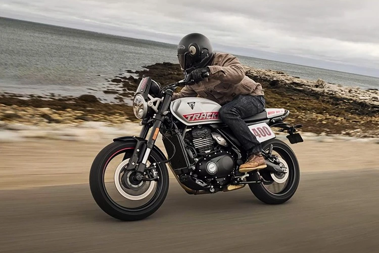 Hãng xe Triumph ra mắt môtô giá rẻ Tracker 400 2026 mới