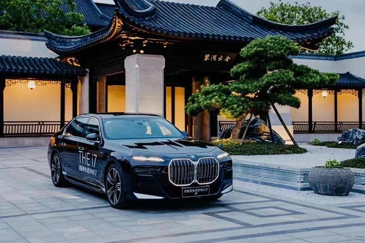 BMW tất tay điều chính giá bán hơn 30 mẫu ôtô tại Trung Quốc