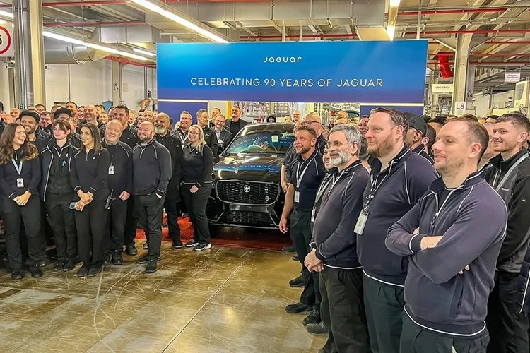 Chiếc Jaguar F-Pace cuối cùng rời dây chuyền sản xuất