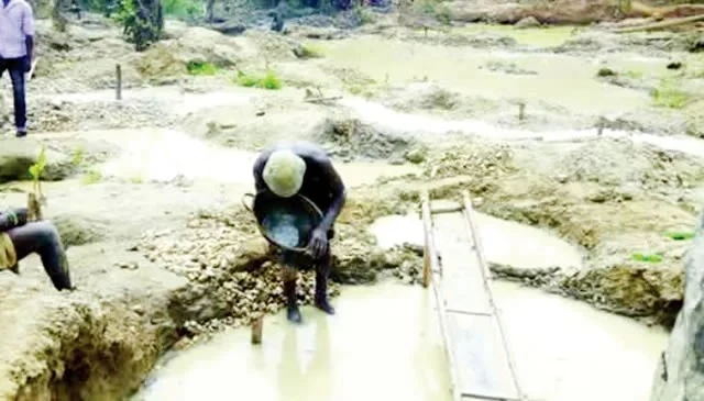 Nhóm vũ trang xông vào khu mỏ, sát hại nhiều người