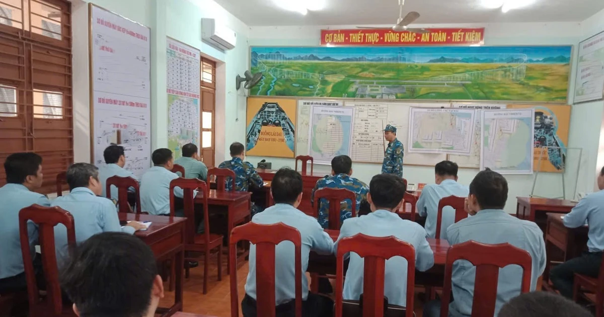 Quân đội triển khai trực thăng chở 3 tấn hàng cứu trợ đồng bào lũ lụt