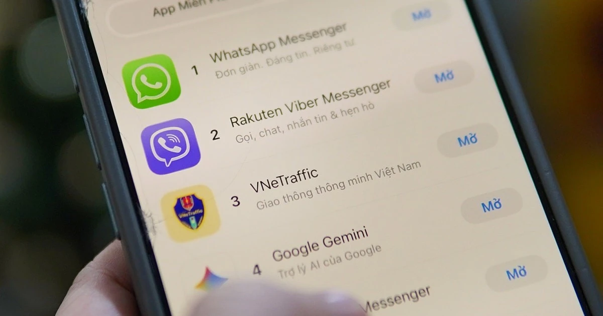 Zalo lung lay vì tẩy chay, WhatsApp và Viber trỗi dậy