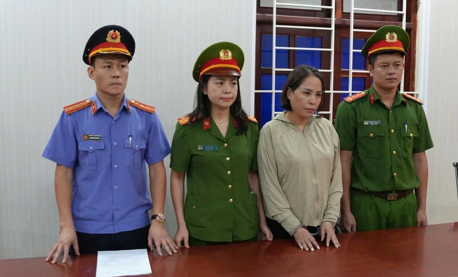 Bắt tạm giam nữ giám đốc công ty sản xuất hơn 2,7 triệu lít dầu ăn giả