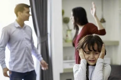 Trẻ tổn thương bởi không khí im lặng trong gia đình