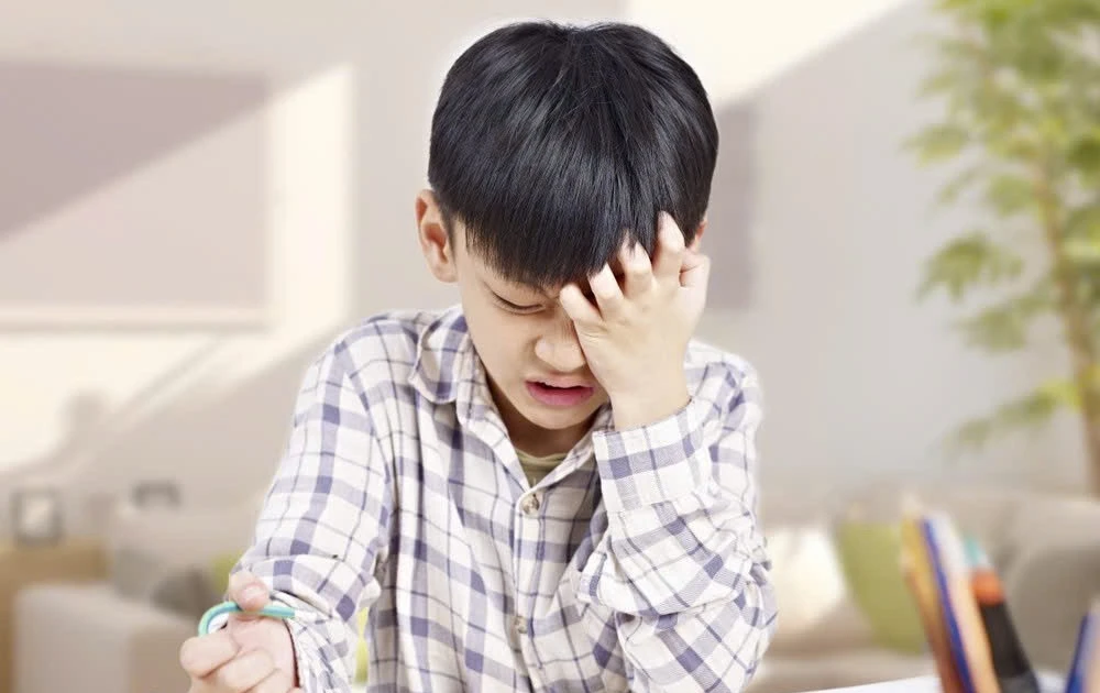 Cách nhận biết trẻ bị rối loạn lo âu học đường