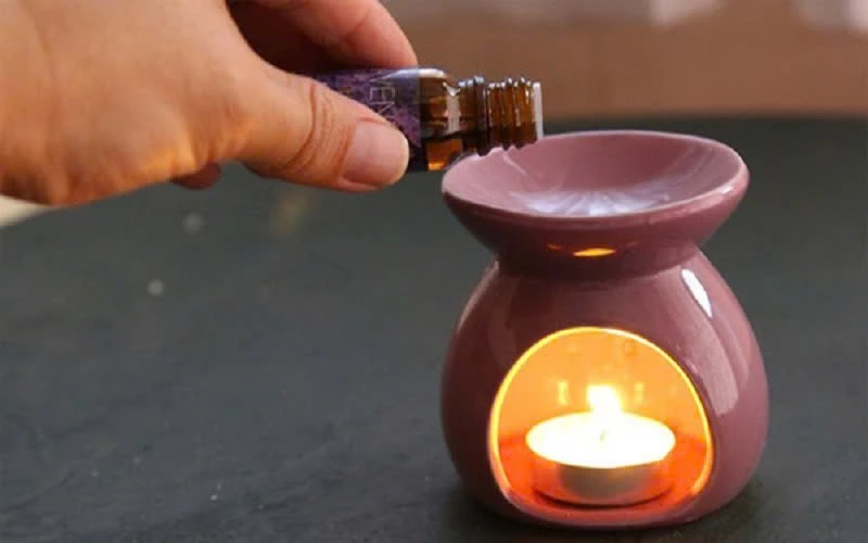 Nguy cơ tiềm ẩn khi xông tinh dầu sai cách