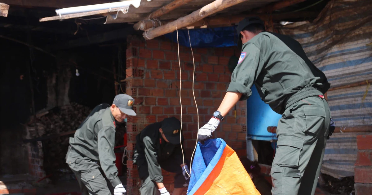 Quảng Ngãi ngổn ngang sau triều cường do bão số 13