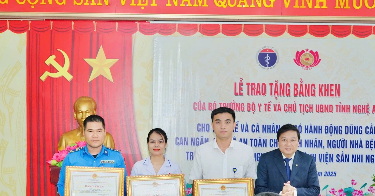 Trao bằng khen cho BV Sản Nhi Nghệ An và 8 cá nhân dũng cảm bảo vệ bệnh nhân