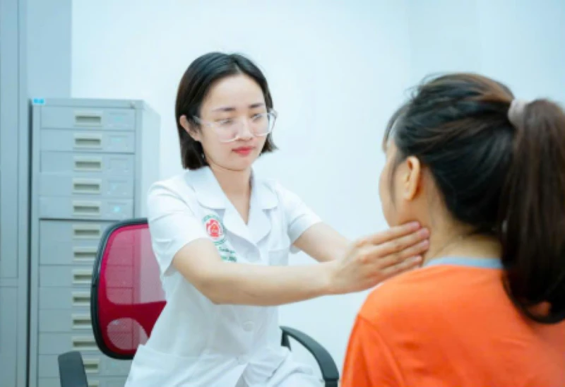 Cô gái 23 tuổi tưởng mệt mỏi do cảm không ngờ u lympho không Hodgkin