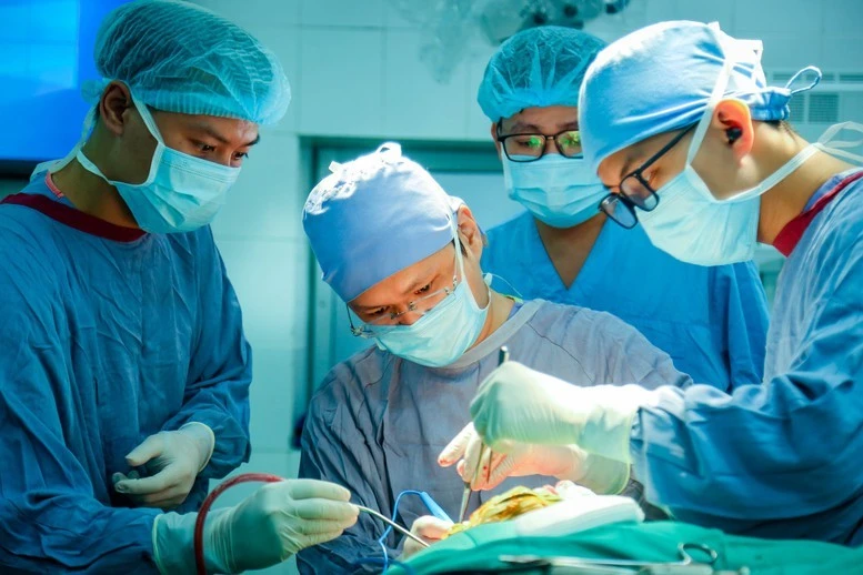 2 cuộc đại phẫu lấy u não tái phát cho người phụ nữ bị u tế bào tuyến yên lớn