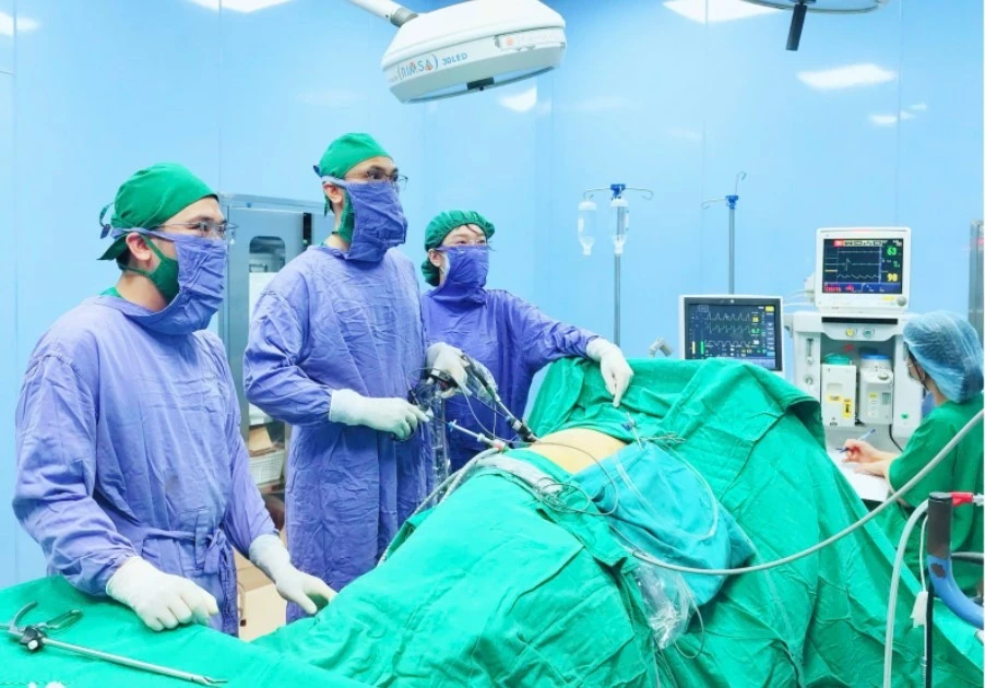 Đau thắt lưng, người phụ nữ 59 tuổi bị dị tật niệu quản hiếm gặp