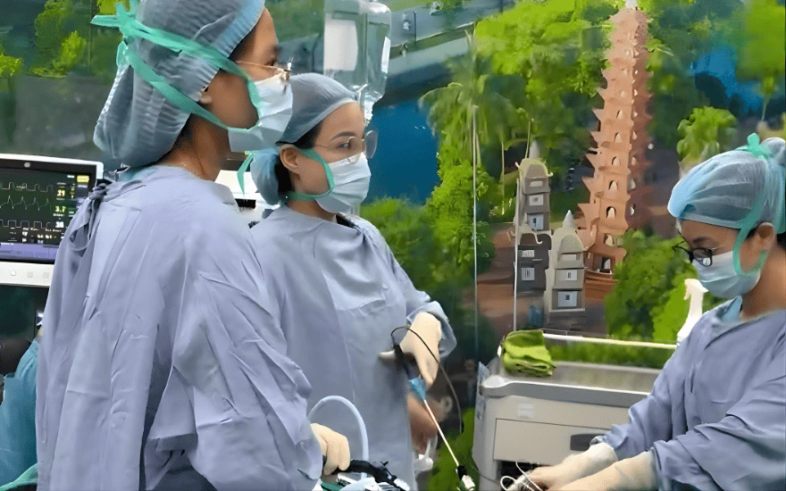 Cắt cả 2 phần phụ vì để khối u quái buồng trứng 3 năm không điều trị