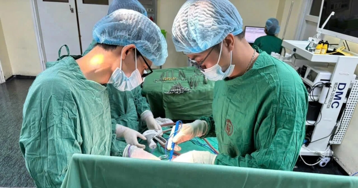 Lấy khối u mỡ hơn 10 năm khiến người bệnh khó nằm ngửa, nằm nghiêng