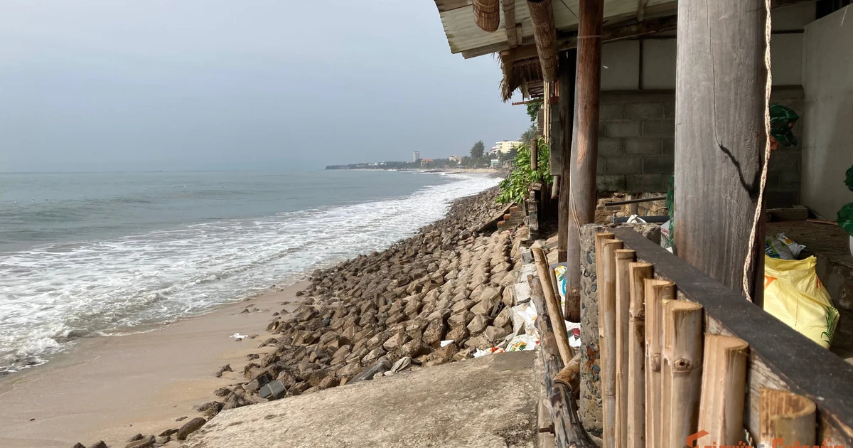 Sóng mạnh gây sạt lở kè Hàm Tiến ở Lâm Đồng