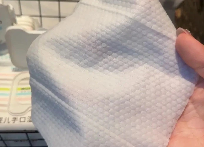 Cảnh báo khăn lau mặt nhập khẩu chứa hóa chất nguy hiểm