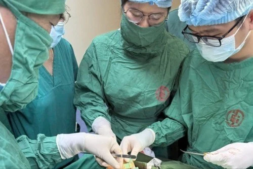 Báo động đỏ toàn viện, cứu sống ca bệnh với vết thương phức tạp vùng cổ