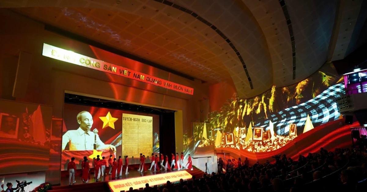 Khai mạc trọng thể Đại hội Đảng bộ TP HCM lần I: Tầm vóc mới, khát vọng mới