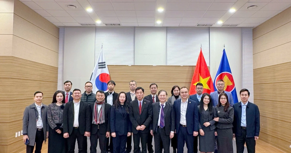 Chủ tịch Phan Xuân Dũng dẫn đoàn Việt Nam dự Triển lãm SIIF 2025 tại Seoul