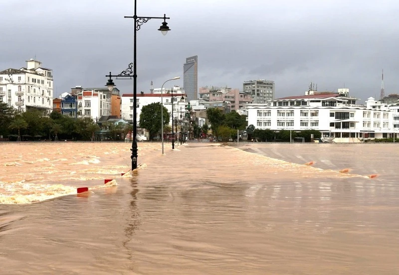 Thủ tướng yêu cầu ứng phó, khắc phục hậu quả mưa lũ ở Trung Bộ