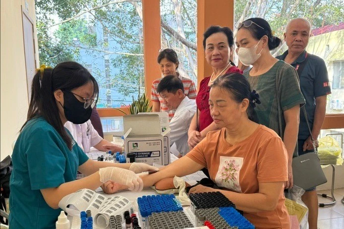 Hà Nội ứng dụng công nghệ thông minh giúp người cao tuổi theo dõi sức khỏe