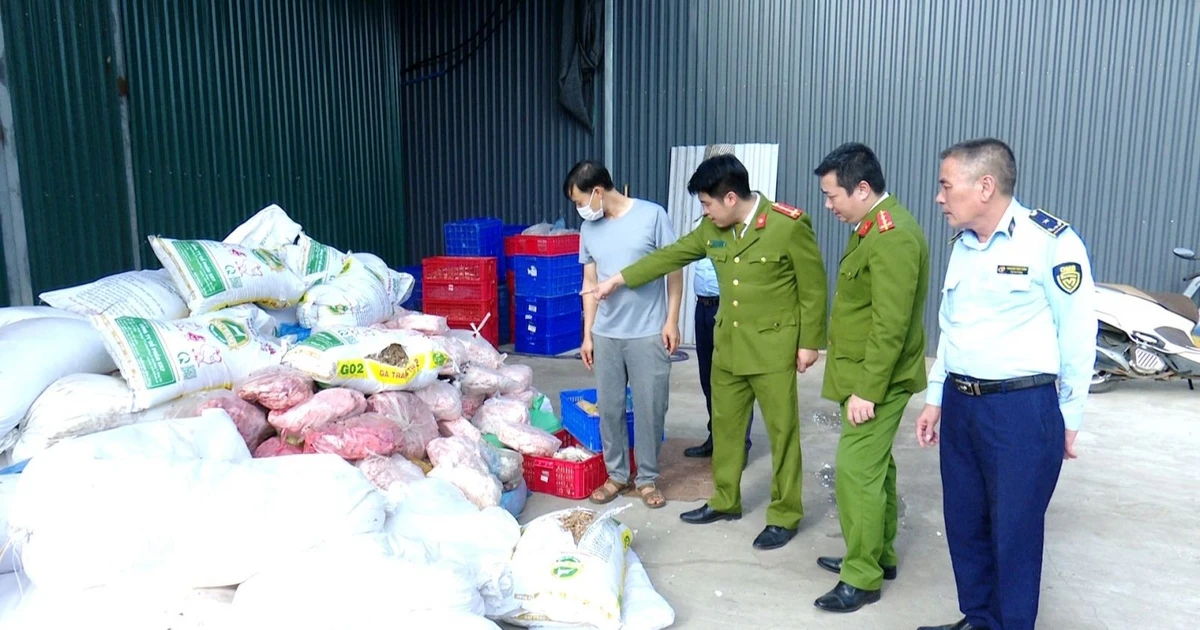 Công an Ninh Bình phát hiện hơn 2 tấn mỡ, bì lợn không rõ nguồn gốc, bốc mùi