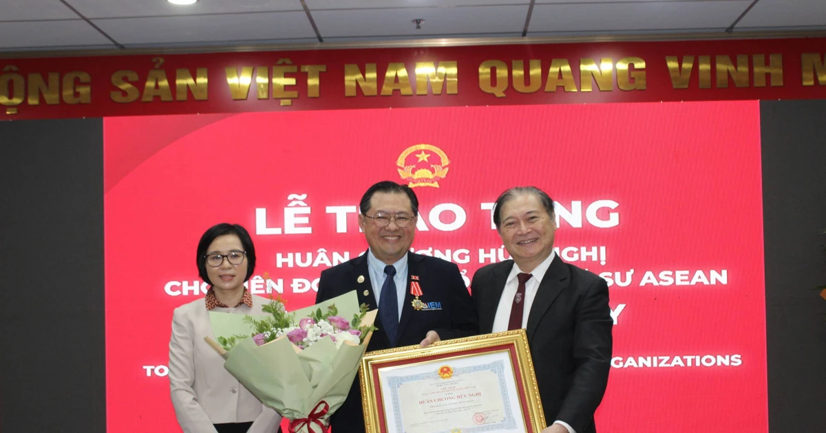 Liên đoàn kỹ sư ASEAN nhận Huân chương Hữu nghị của Chủ tịch nước