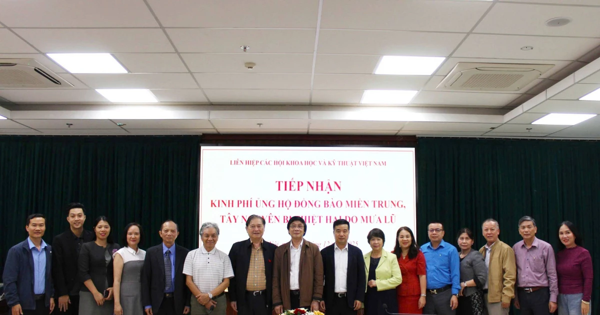 VUSTA tiếp nhận kinh phí ủng hộ đồng bào miền Trung, Tây Nguyên