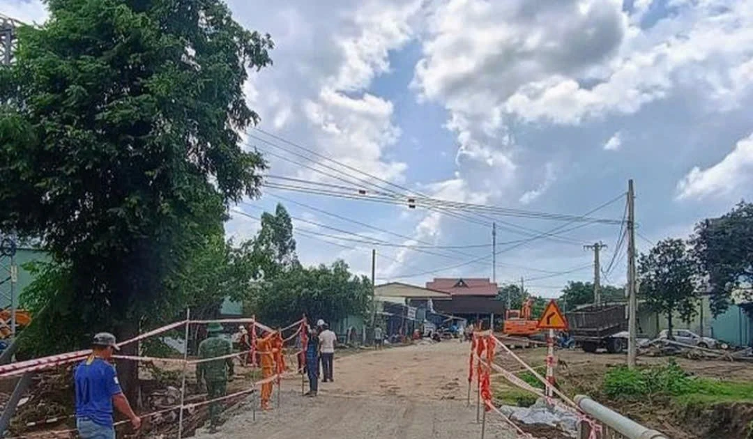 Cầu Kliếc sập do lũ gây ảnh hưởng lớn đến giao thông Gia Lai